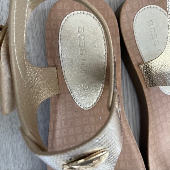 Sandals BCBG Girls metallic gold color size 2 - Picture 6 of 9